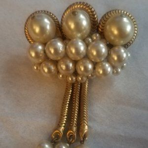 Vintage Gold Tone/Pearl Fringe Pin - Costume